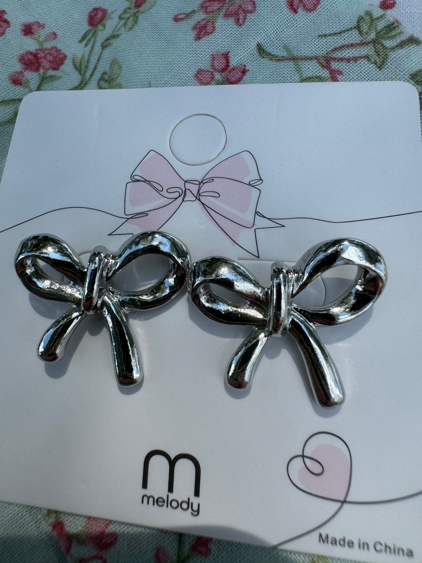 Pretty Girl Bow Earrings